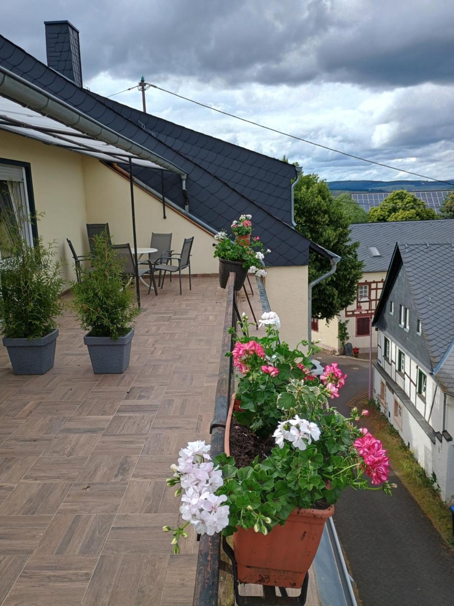 Gasthof Zur Grafschaft Veldenz Exteriör bild